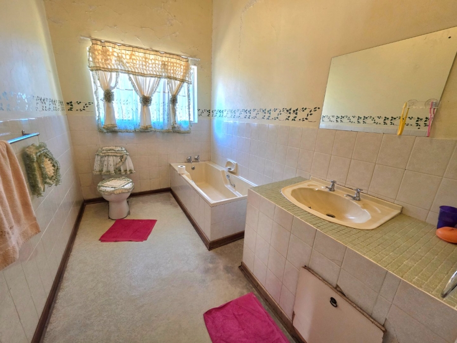 5 Bedroom Property for Sale in Jordania Free State